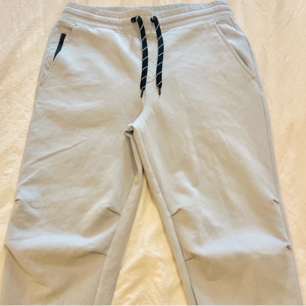 LIKE NEW! GapFit performance tech fleece jogger moto sweatpants - Picture 13 of 16